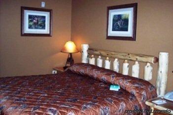 Pine Peaks Lodge & Suites Cross Lake Oda fotoğraf
